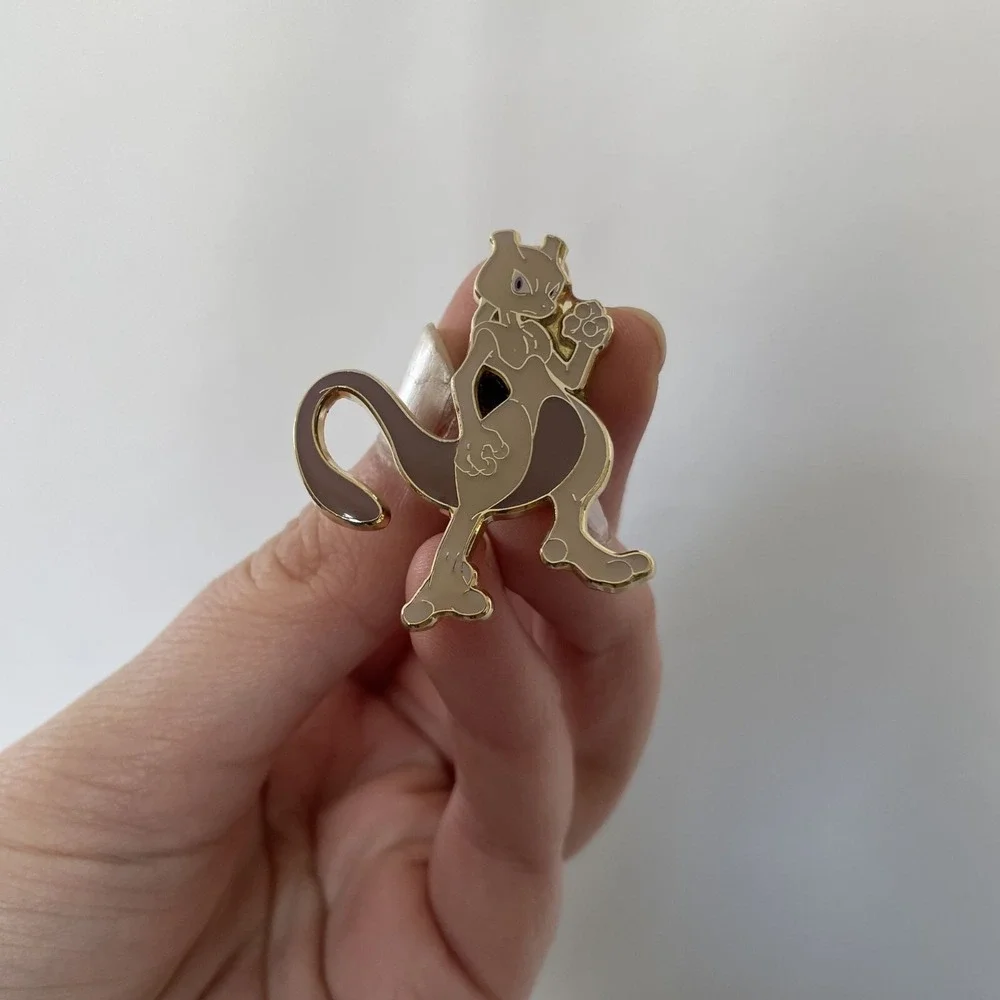 Nintendo Pokemon Mewtwo Shining Legends Pin OS Gold Purple Unisex Enamel Metal